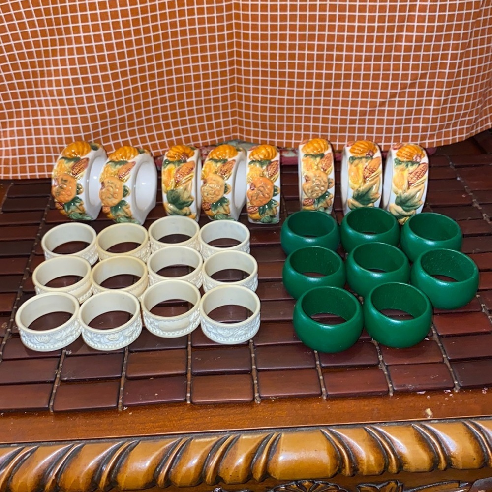 Bundle of Napkin Holders 3 sets, 8 Autumn, 8 green, 12 white